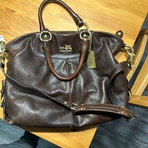 Brown leather coach bag. Inside is mint. Outside has minor wear
